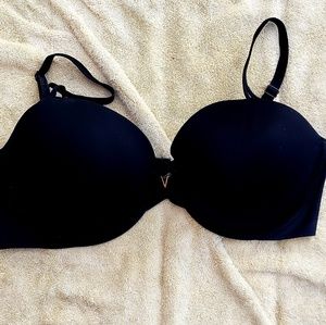 38DDD Victoria Secret's Bra.